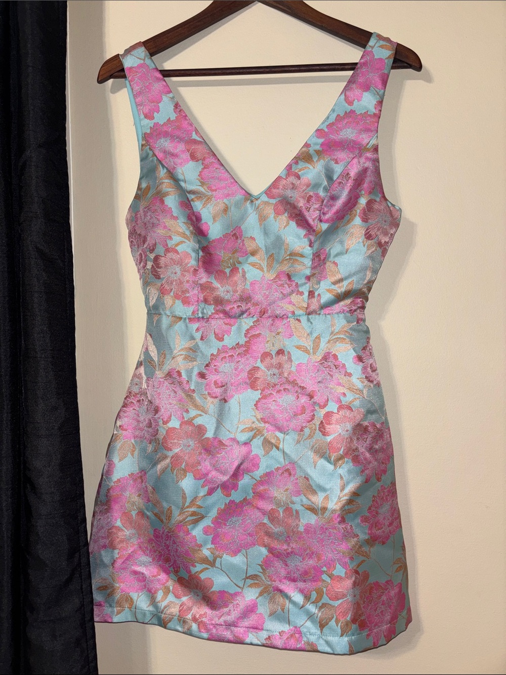 V-Neck Pink Floral Jacquard Mini Dress in Light Blue